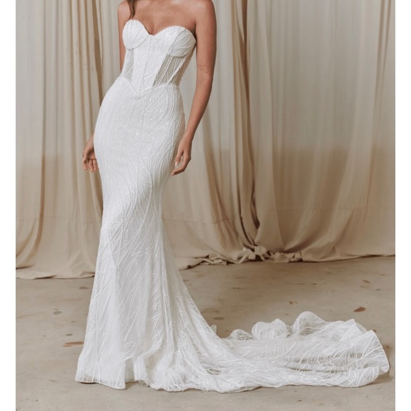 Evie Young – CARTER Wedding Dress - Picture 1 of 3